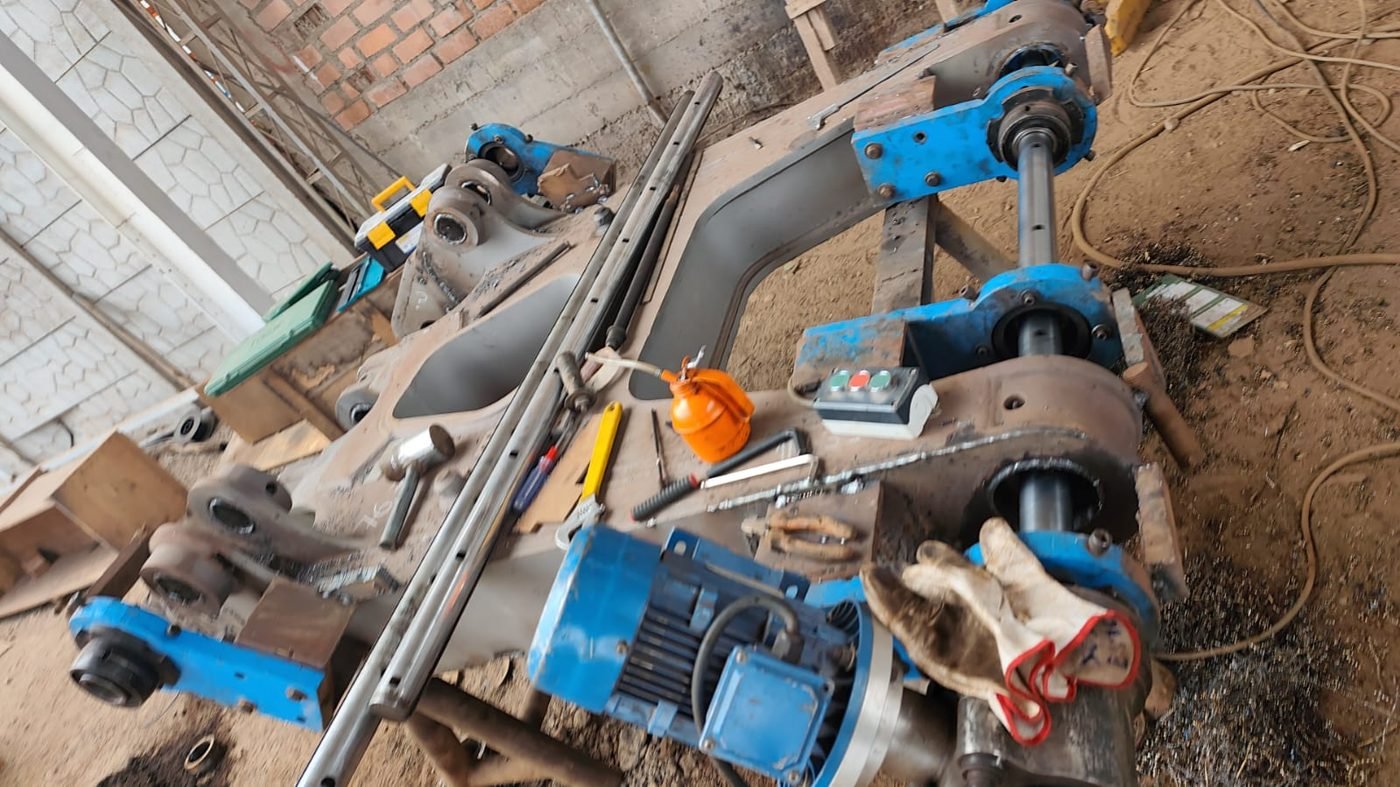 Barrenado y alineamiento de lift arm D11 Caterpillar
