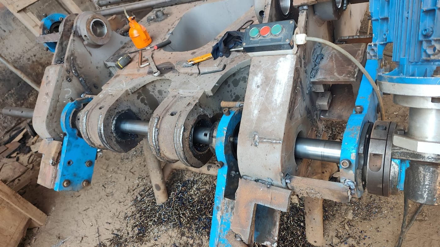 Barrenado y alineamiento de lift arm D11 Caterpillar