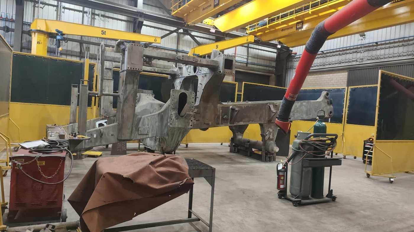 Soldeo, alineamiento y barrenado de lift arm D9 Caterpillar